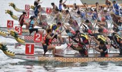 這是一張香港國際龍舟邀請賽比賽照片 This is a photo of Hong Kong Dragon Boat Carnival